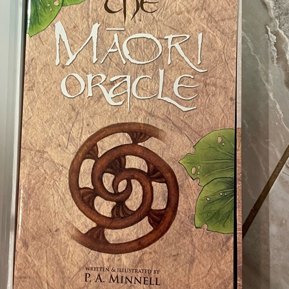 The Māori Oracle Cards and Guidebook Set - Picture 3 of 5